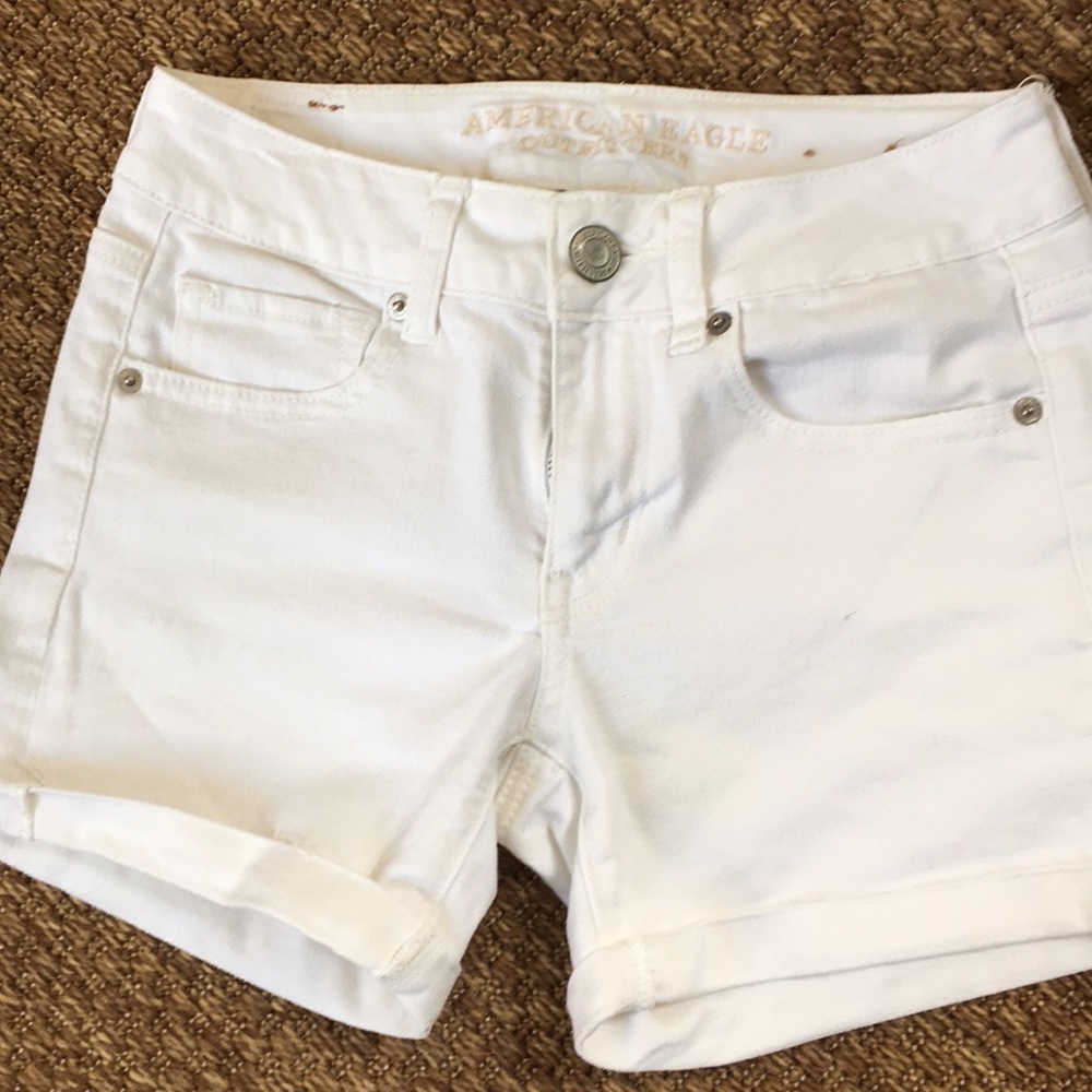 American Eagle midi white shorts